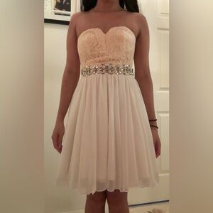 Light pink and white short dress